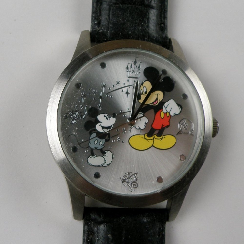 Vintage Mickey Mouse Watch - Picture 1 of 7